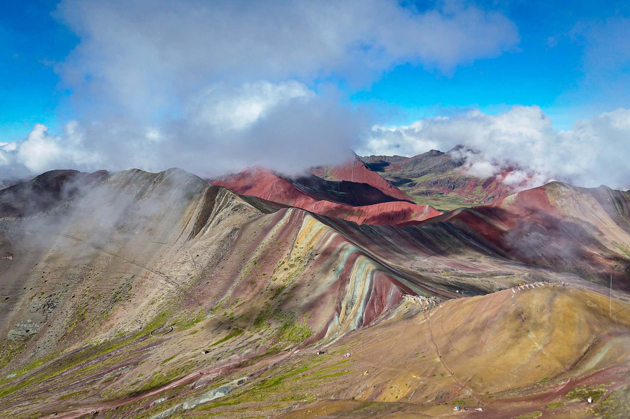 RAINBOW MOUNTAIN TOUR: FULL DAY HIKE