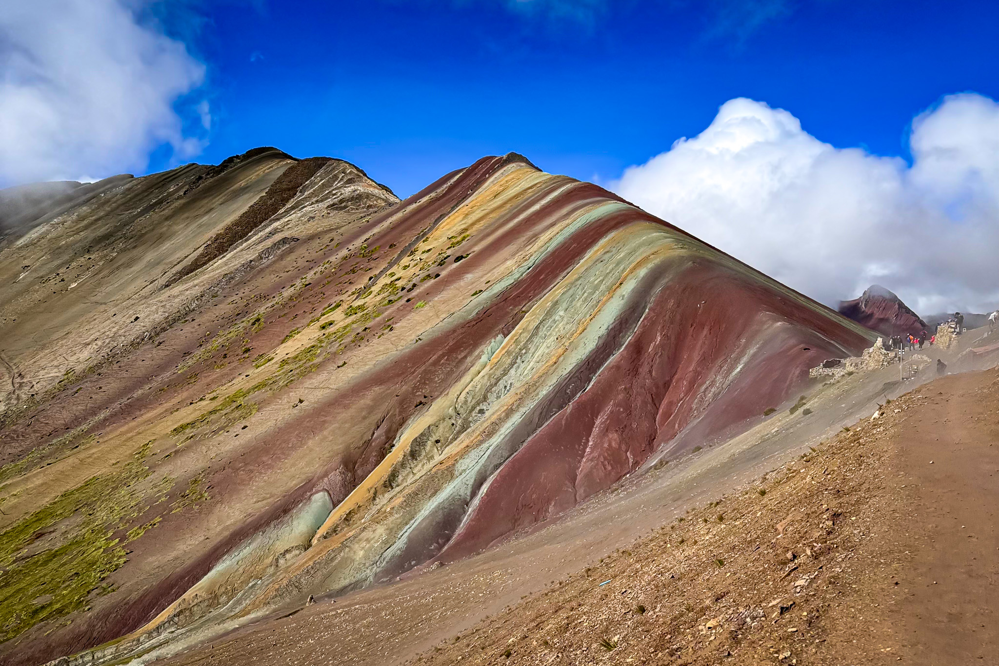 RAINBOW MOUNTAIN TOUR: FULL DAY HIKE