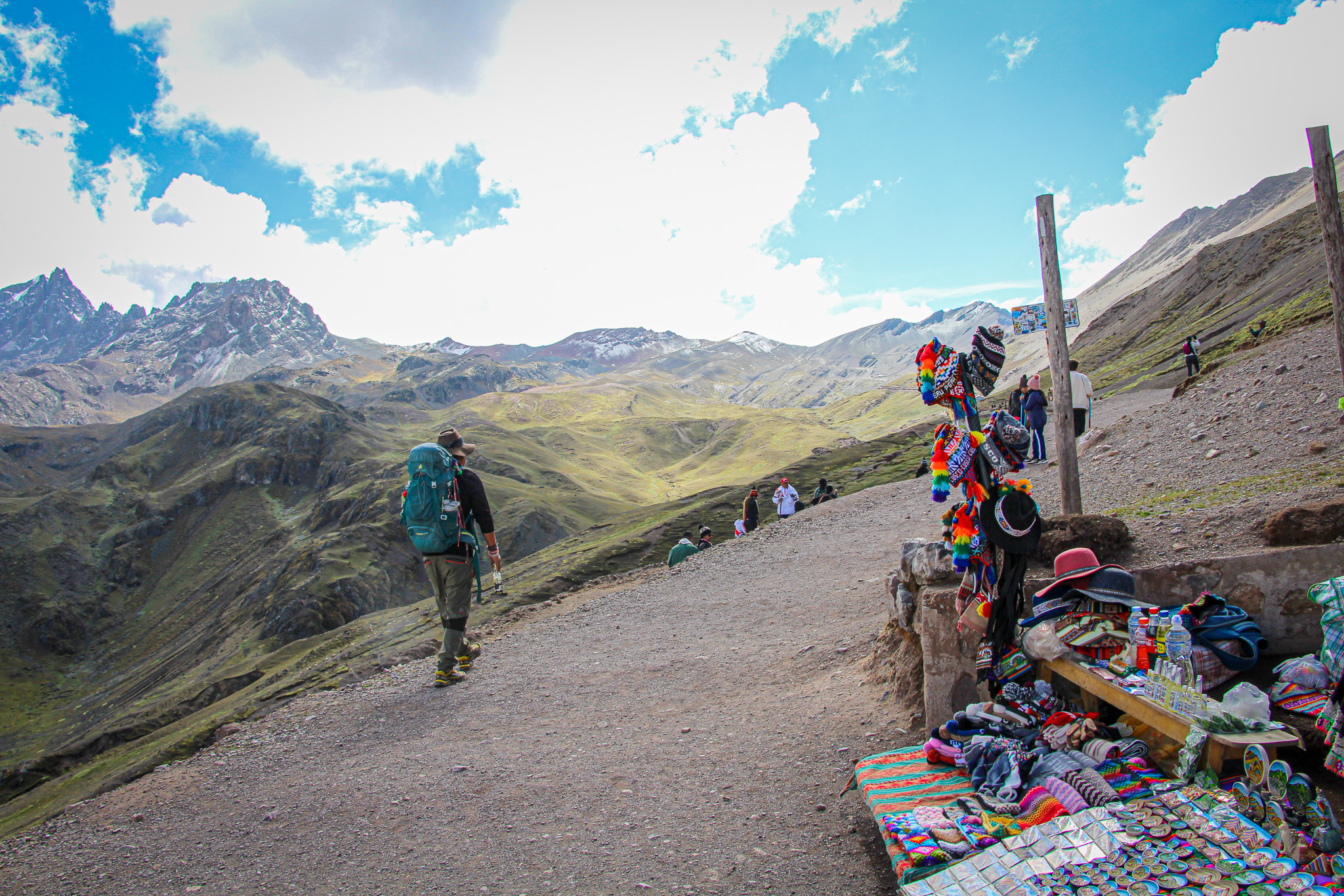 RAINBOW MOUNTAIN TOUR: FULL DAY HIKE