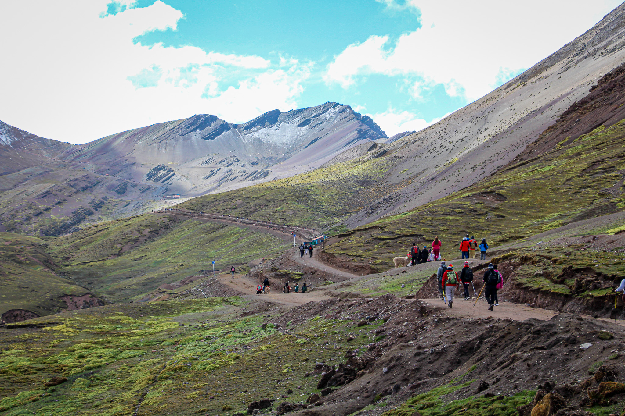 RAINBOW MOUNTAIN TOUR: FULL DAY HIKE