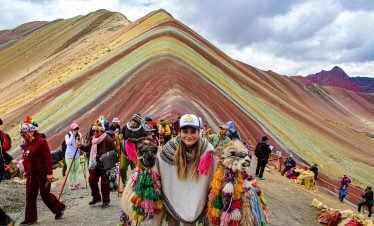 RAINBOW MOUNTAIN TOUR: FULL DAY HIKE