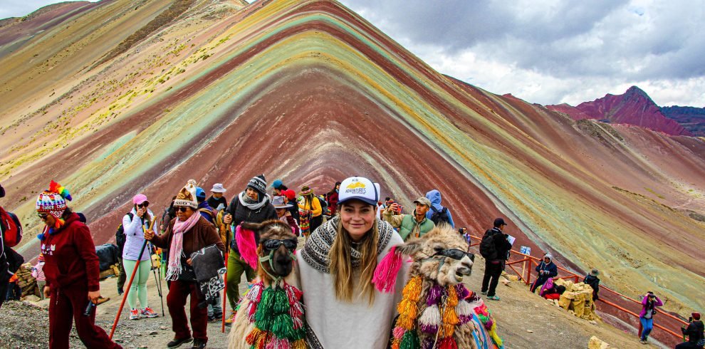 RAINBOW MOUNTAIN TOUR: FULL DAY HIKE