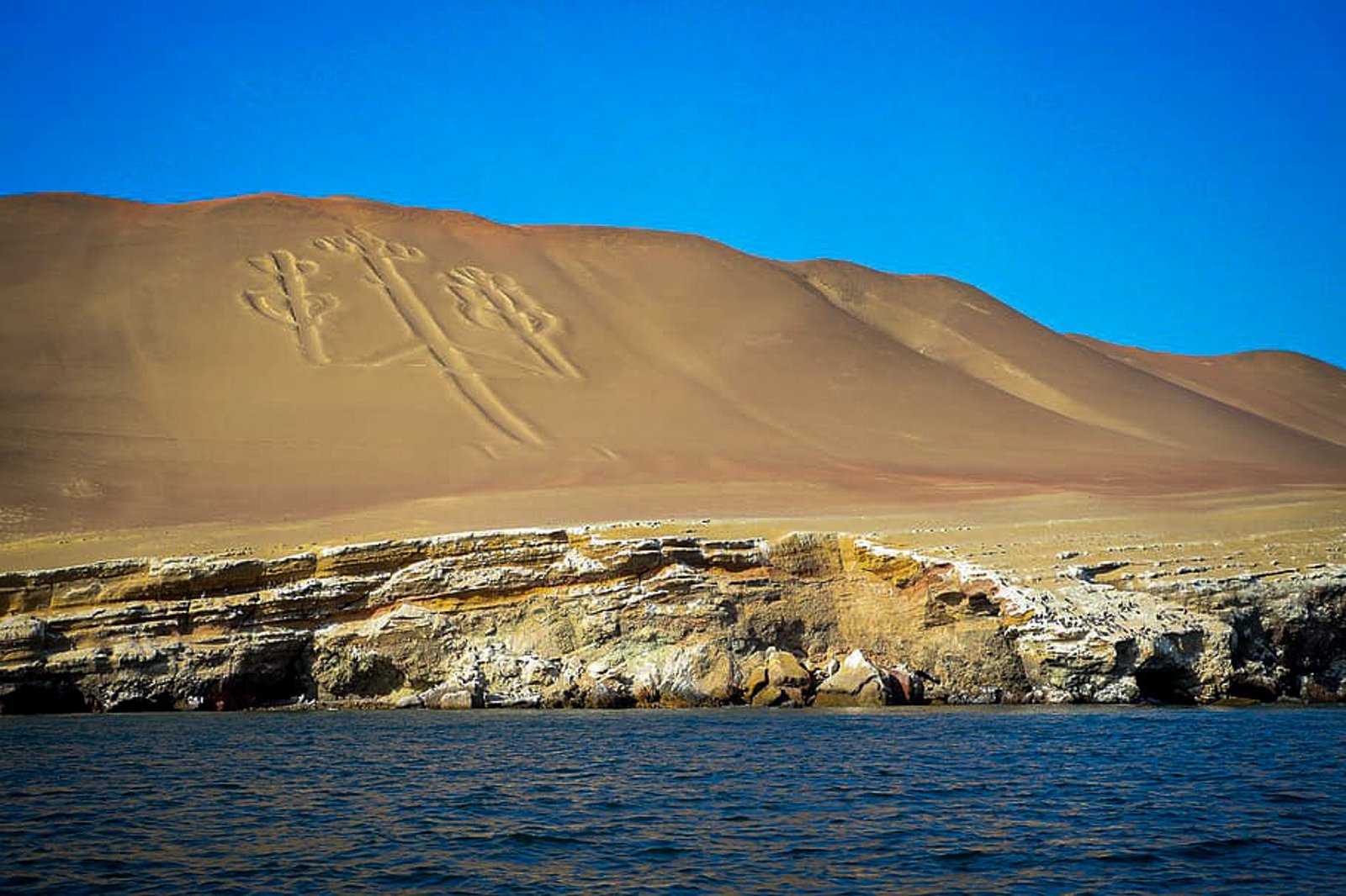 LIMA TO HUACACHINA & PARACAS FULL DAY TOUR